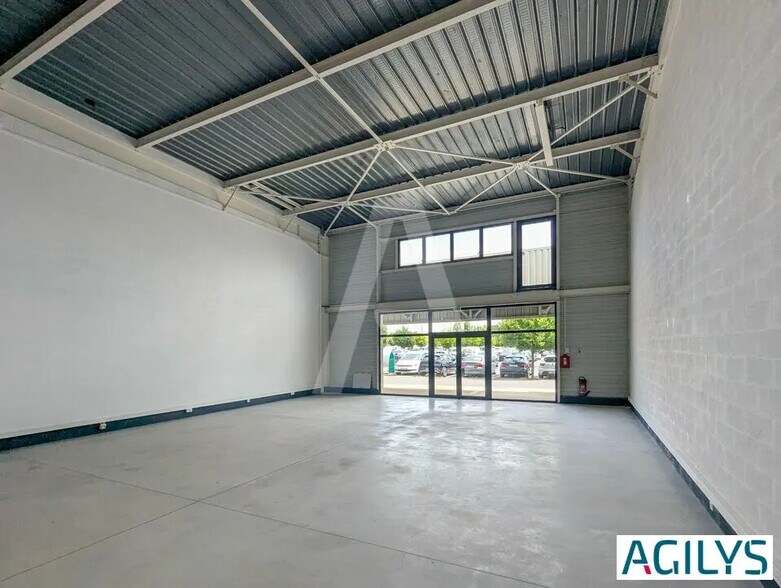 Local commercial dans Les Ulis à louer - Photo de l’immeuble – Image 3 sur 9