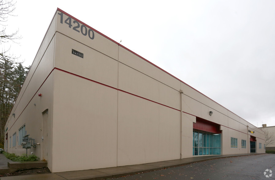 14200 SE 98th Ct, Clackamas, OR à louer - Photo de l’immeuble – Image 3 sur 22