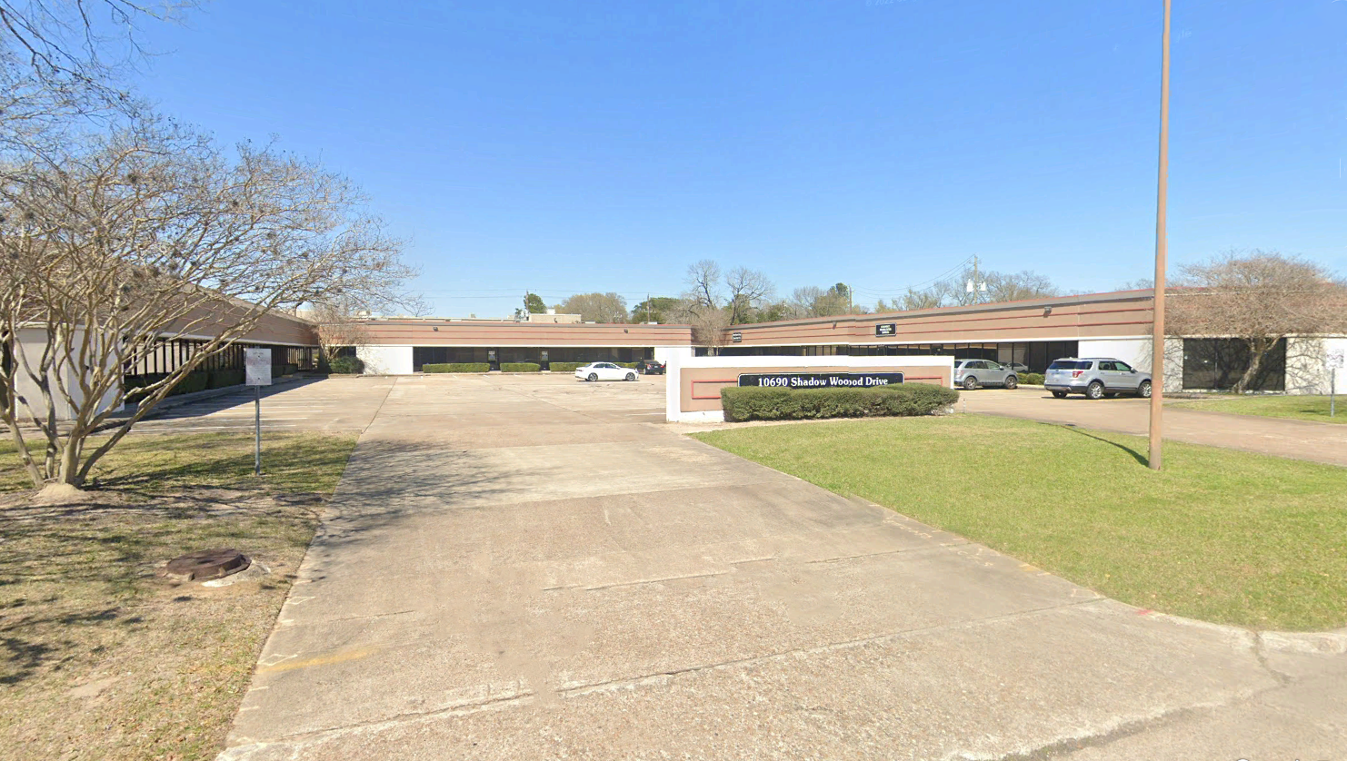 10690 Shadow Wood Dr, Houston, TX à louer Photo de l’immeuble– Image 1 sur 4