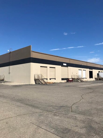 950 E Grant Line Rd, Tracy, CA à louer - Photo de l’immeuble – Image 2 sur 7