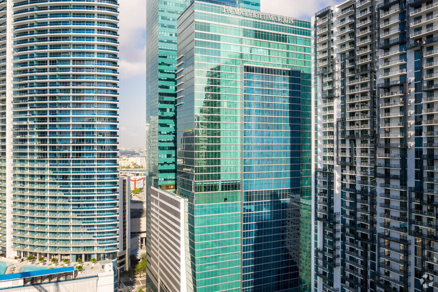 333 SE 2nd Ave, Miami, FL à louer - Photo de l’immeuble – Image 3 sur 17