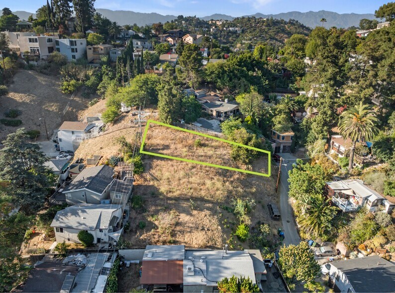 3039 Tatum st, Los Angeles, CA à vendre - Photo de l’immeuble – Image 2 sur 7