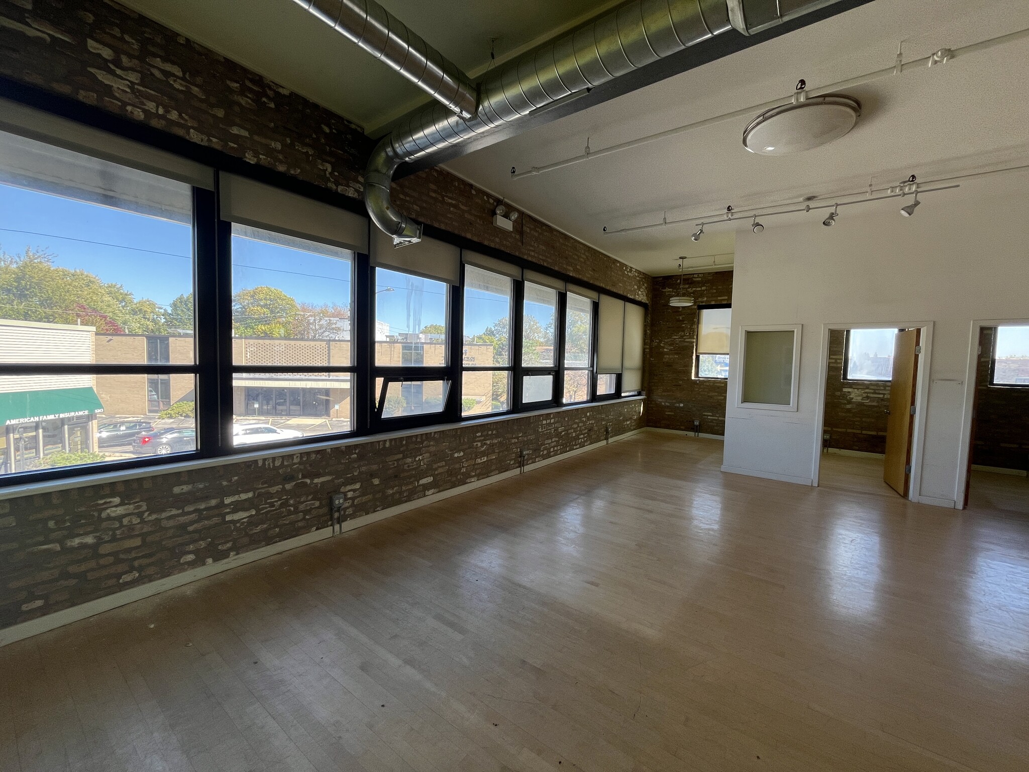 5246 N Elston Ave, Chicago, IL à louer Photo intérieure– Image 1 sur 6
