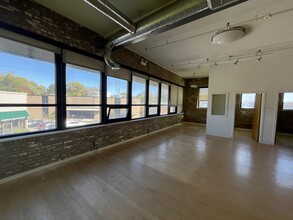 5246 N Elston Ave, Chicago, IL à louer Photo intérieure– Image 1 sur 6