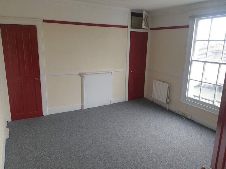 8 Wrotham Rd, Gravesend à louer - Photo de l’immeuble – Image 3 sur 7