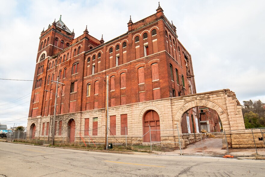 3040 Jackson St, Dubuque, IA à vendre - Photo de l’immeuble – Image 2 sur 19