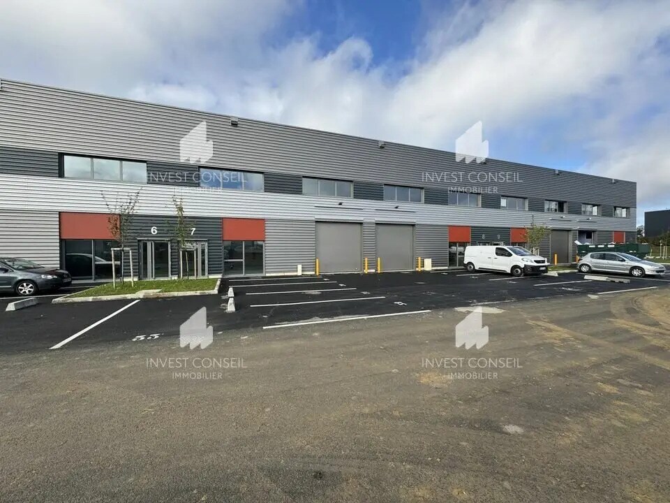 Local d’activités dans Le Thillay à louer Photo de l’immeuble– Image 1 sur 8