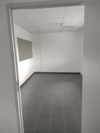 Bureau dans Perpignan à louer - Photo de l’immeuble – Image 3 sur 4