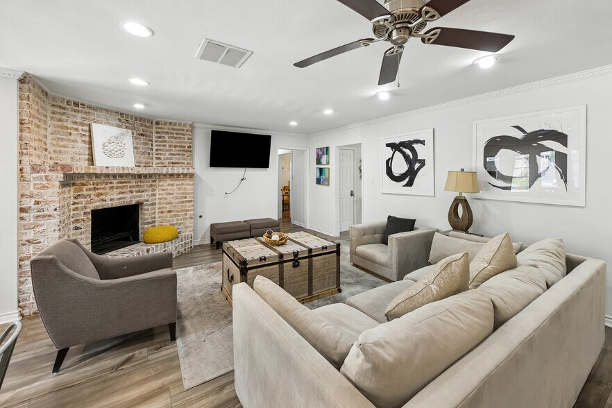 5474 Imogene St, Houston, TX à vendre - Photo intérieure – Image 2 sur 14