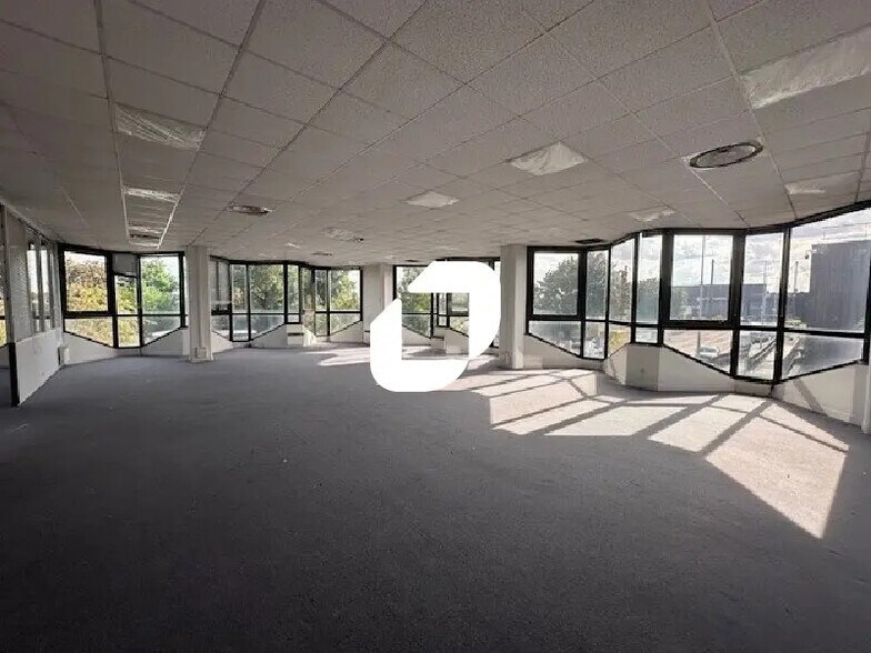 Bureau dans Gonesse à louer - Photo de l’immeuble – Image 2 sur 10