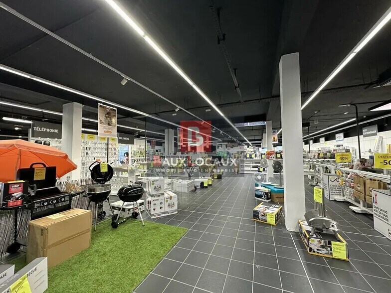 Local commercial dans Bollène à vendre - Photo de l’immeuble – Image 3 sur 8