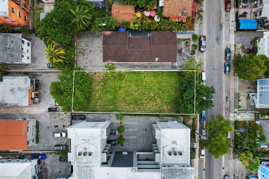 850 SW 2nd St, Miami, FL à vendre - Photo de l’immeuble – Image 2 sur 11