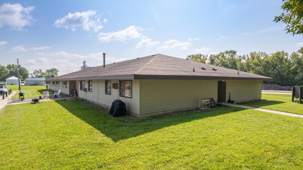 23 Neptune St N, Cosmos, MN à vendre - Photo de l’immeuble – Image 3 sur 39