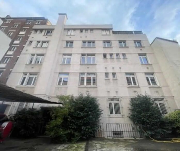 7 Place Des Martyrs De L'Occupation Allemande, Clichy à louer - Photo de l’immeuble – Image 2 sur 14