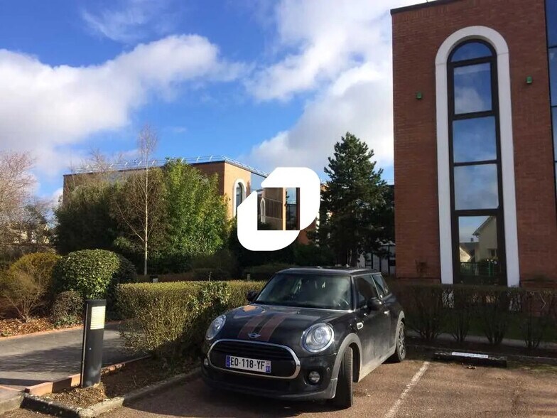 Bureau dans Jouy-en-Josas à louer - Photo de l’immeuble – Image 2 sur 9