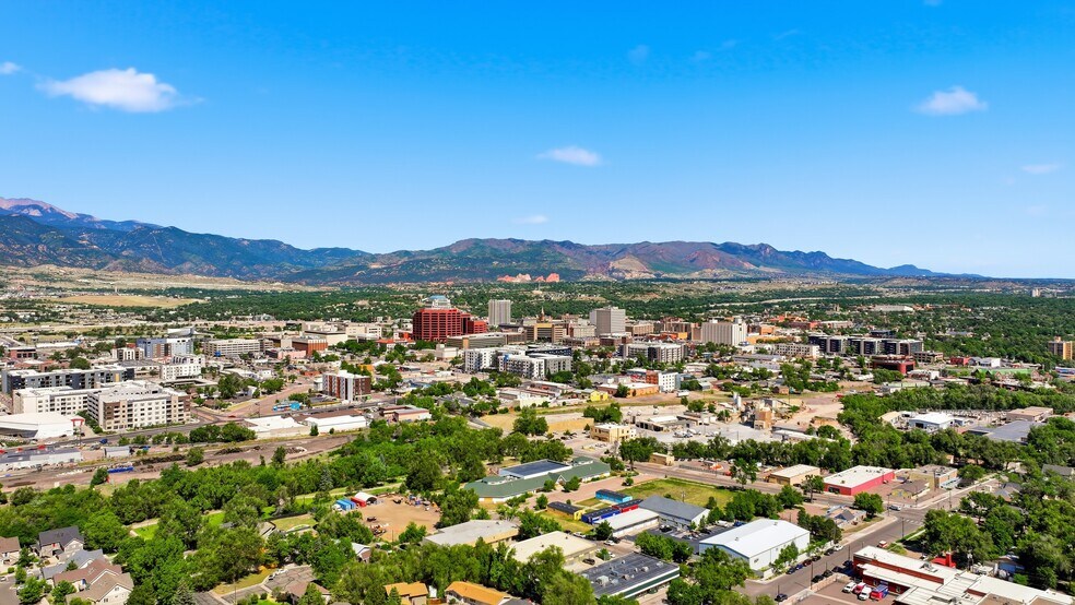 535 E Cimarron St, Colorado Springs, CO à vendre - Photo de l’immeuble – Image 2 sur 32