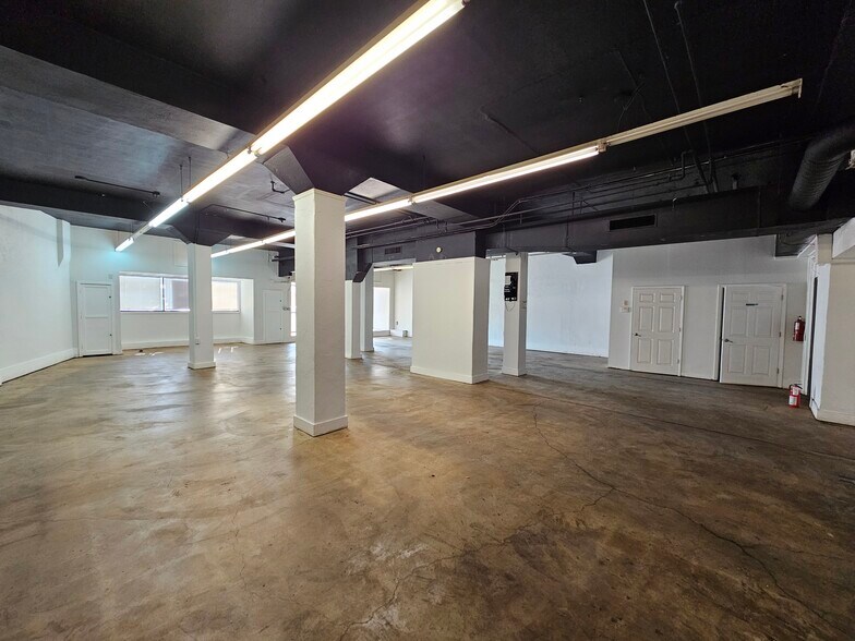 2951-2961 Colerain Ave, Cincinnati, OH à louer - Photo de l’immeuble – Image 3 sur 3