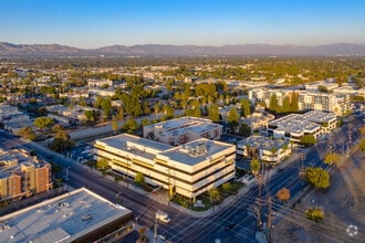 6800 Owensmouth Ave, Woodland Hills, CA - Vue aérienne  vue de carte