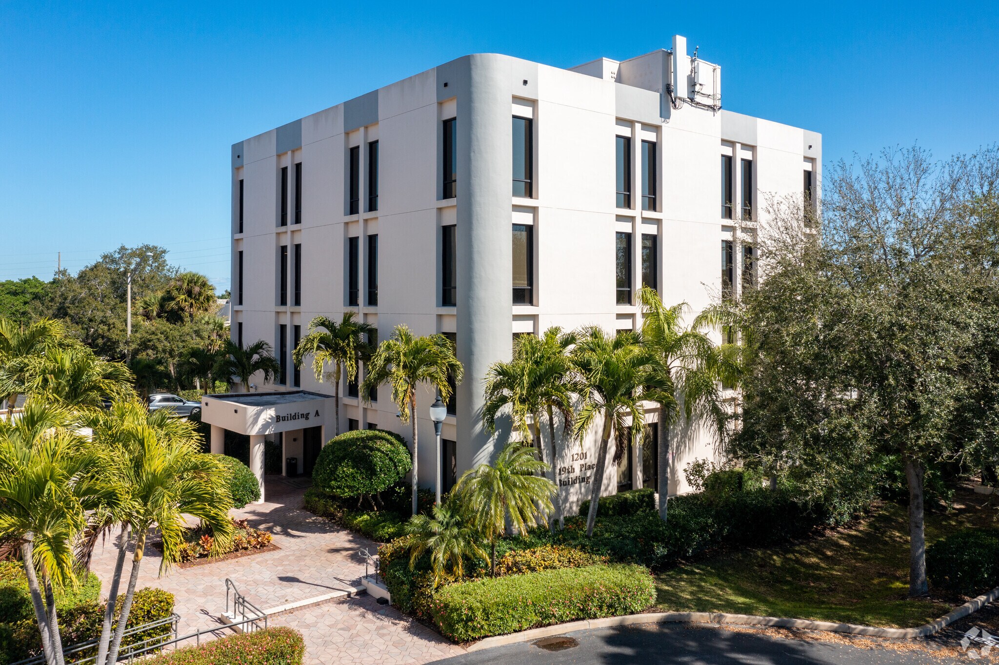 1201 19th Pl, Vero Beach, FL à louer Photo principale– Image 1 sur 39