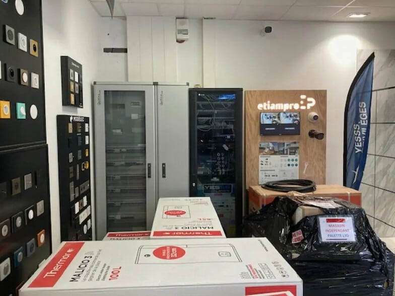 Local commercial dans Paris à louer - Photo de l’immeuble – Image 2 sur 6