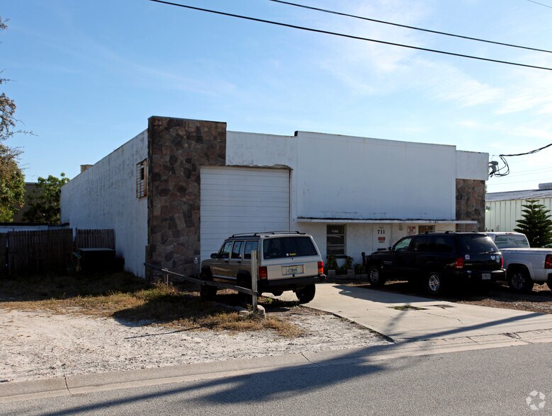 711 E Seminole Ave, Melbourne, FL à vendre - Photo de l’immeuble – Image 2 sur 2