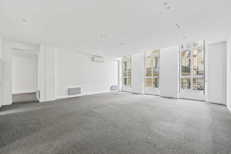 19 Rue Du Quatre Septembre, Paris à louer - Photo de l’immeuble – Image 2 sur 21