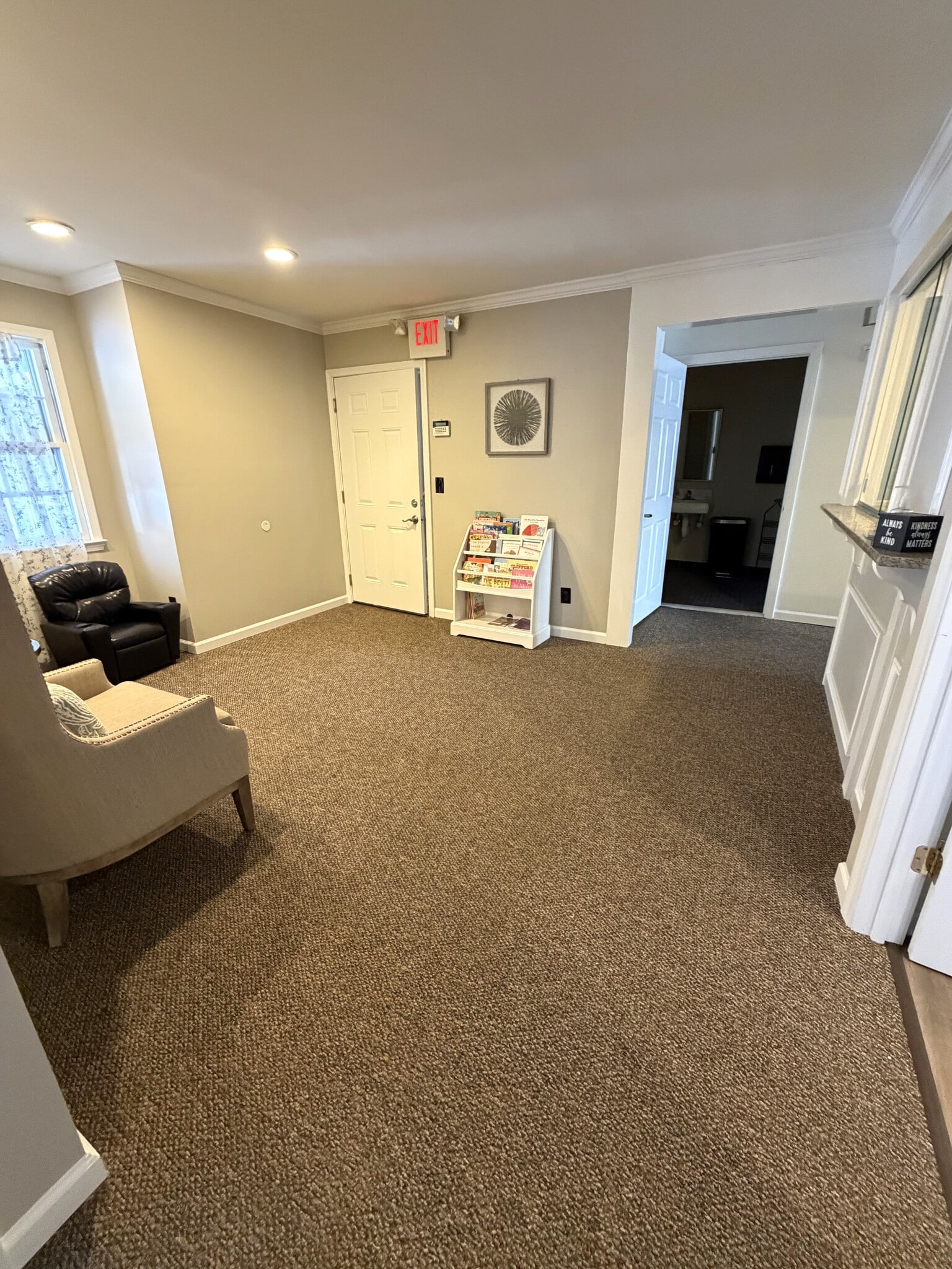 25 Church Hill Rd, Newtown, CT à louer Photo intérieure– Image 1 sur 6