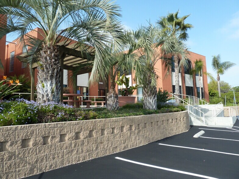 2122 S El Camino Real, Oceanside, CA à louer - Photo de l’immeuble – Image 2 sur 9