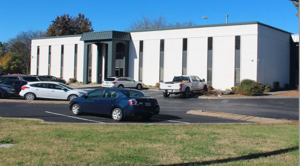 640 Spence Ln, Nashville, TN à louer - Photo de l’immeuble – Image 1 sur 9