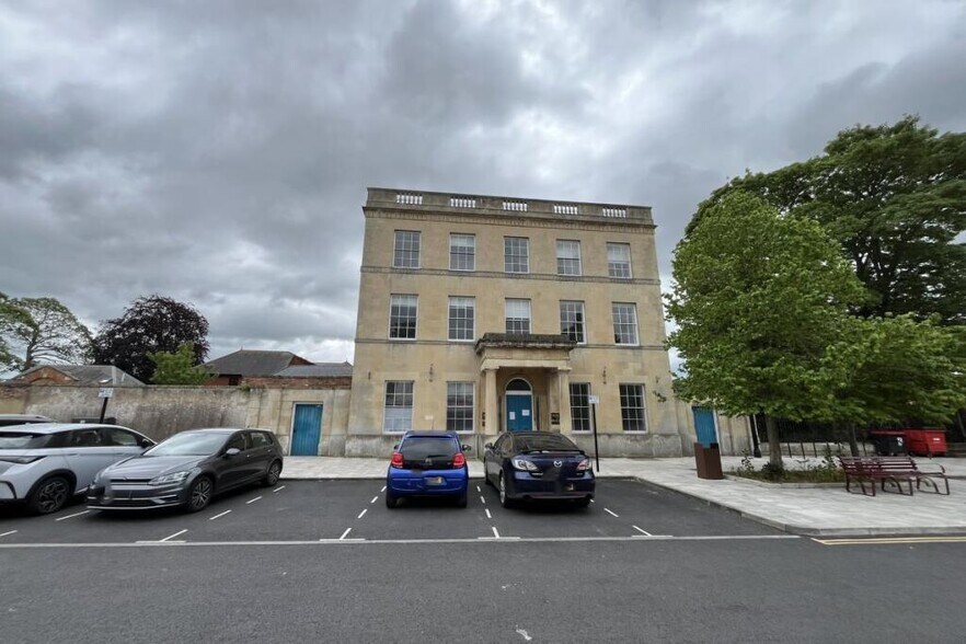 5 Roundstone St, Trowbridge à vendre - Photo de l’immeuble – Image 1 sur 16