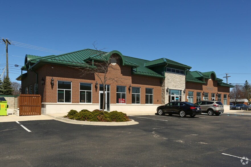 41128-41640 Ann Arbor Rd, Plymouth, MI à louer - Photo de l’immeuble – Image 3 sur 3
