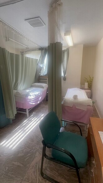 4133 Parsons Blvd, Flushing, NY à louer - Photo de l’immeuble – Image 3 sur 12