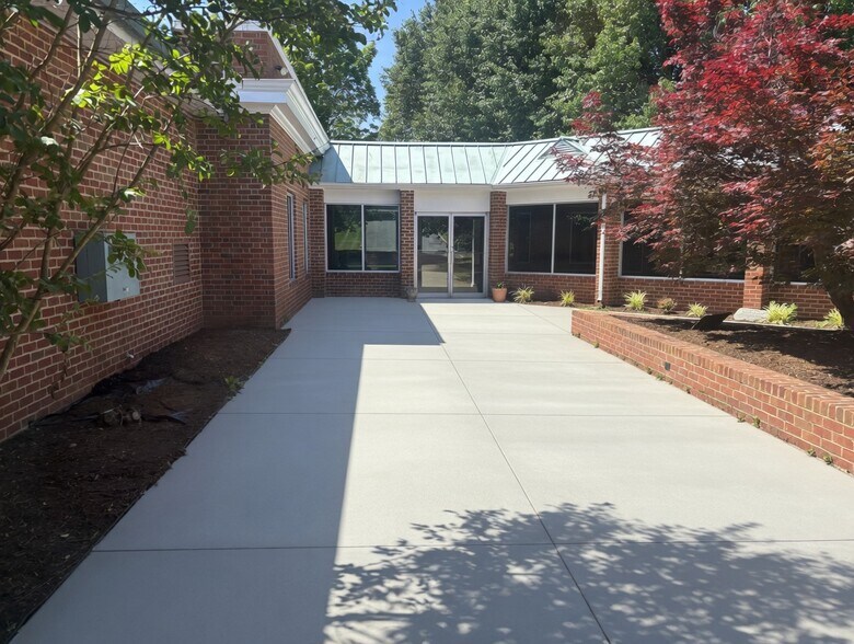 22290 Timberlake Rd, Lynchburg, VA à louer - Photo de l’immeuble – Image 2 sur 14