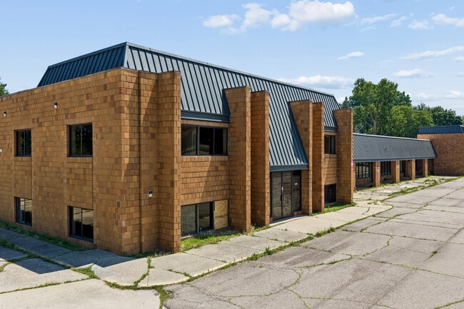 Plus de détails pour 38116-38160 S Gratiot Ave, Clinton Township, MI - Local commercial à vendre