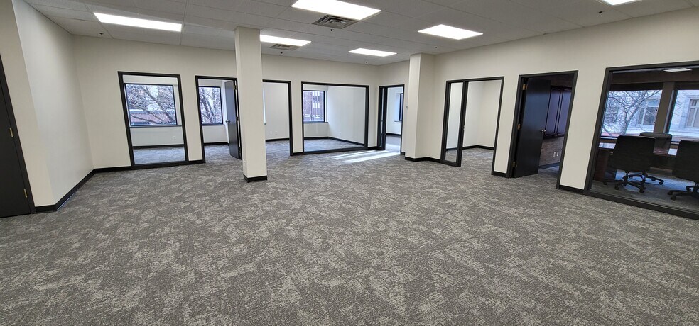 230 2nd St SE, Cedar Rapids, IA à louer - Photo intérieure – Image 3 sur 6