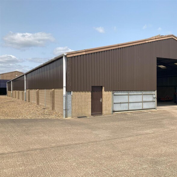 Baggrave Hall Rd, Leicester à louer - Photo de l’immeuble – Image 3 sur 14