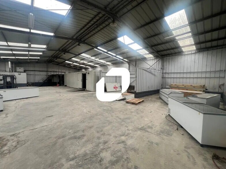 Local d’activités dans Lillers à louer - Photo de l’immeuble – Image 1 sur 7