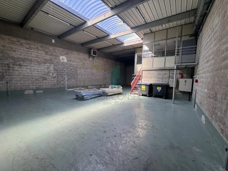 2 Rue Jean Moulin, Le Bourget à louer - Photo de l’immeuble – Image 1 sur 9