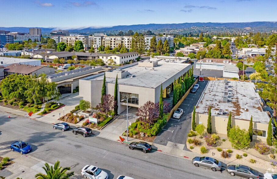 540 Price Ave, Redwood City, CA à louer - Photo de l’immeuble – Image 3 sur 3