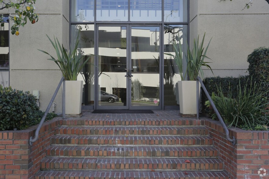 4520 Wilshire Blvd, Los Angeles, CA à louer - Photo de l’immeuble – Image 3 sur 15