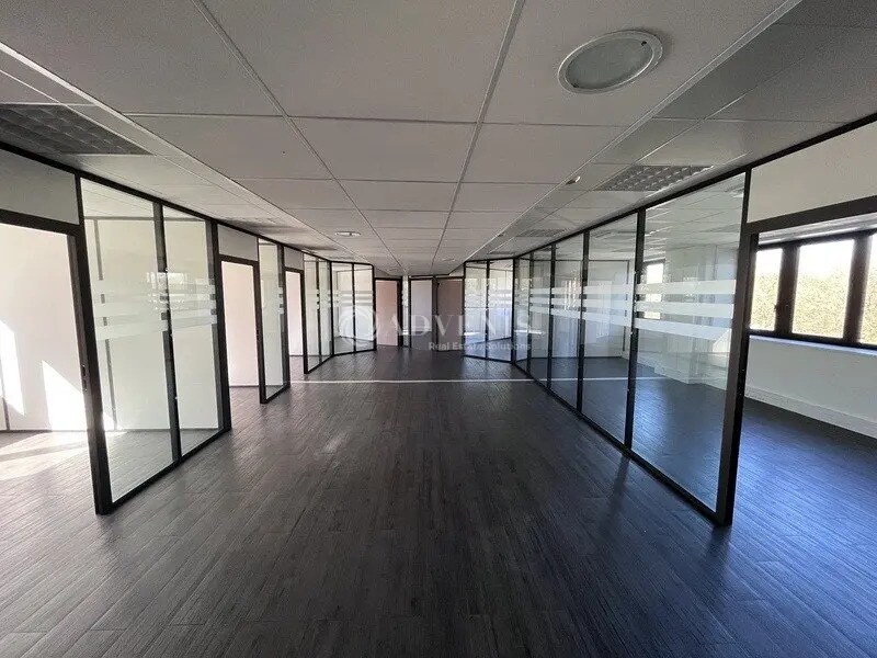 Bureau dans Montigny-le-Bretonneux à louer Photo de l’immeuble– Image 1 sur 6
