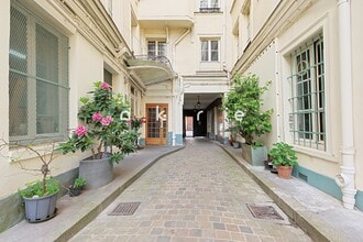 Rue Du Faubourg Saint-Denis, Paris à louer Photo intérieure– Image 2 sur 12
