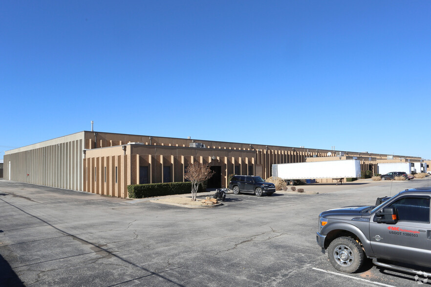 3501 Melcat Dr, Oklahoma City, OK à louer - Photo de l’immeuble – Image 3 sur 7