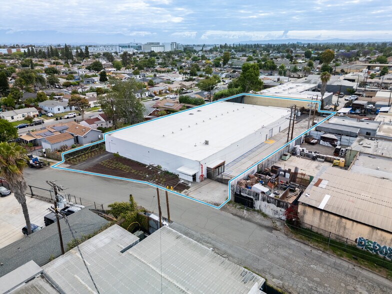 2728 N Slater Ave, Compton, CA à louer - Photo de l’immeuble – Image 2 sur 18