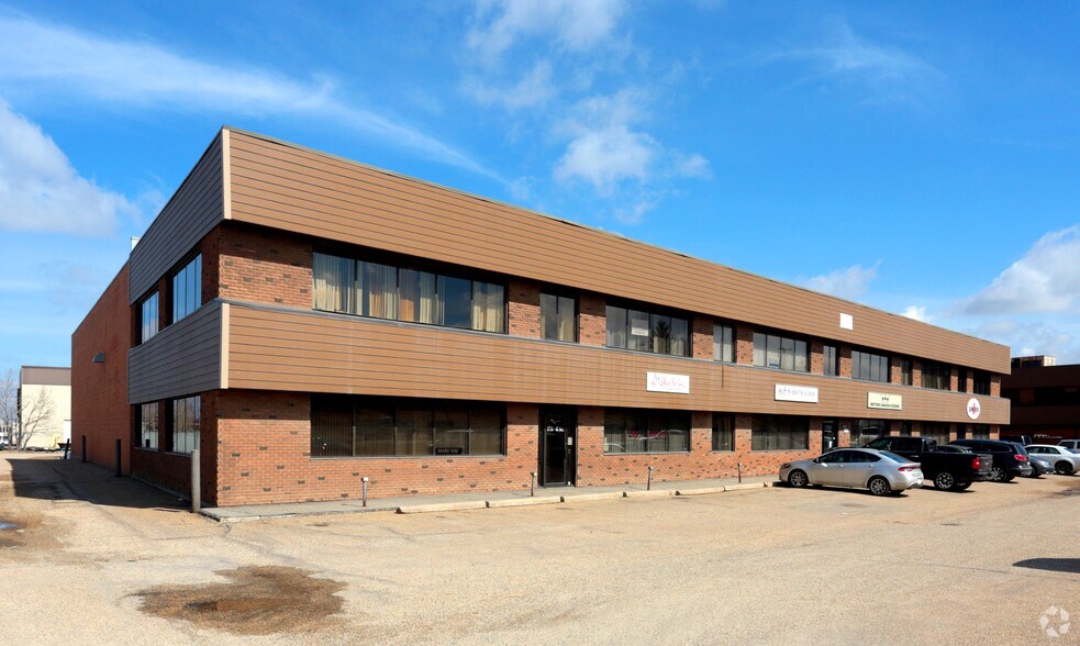 8704-8716 48 Av NW, Edmonton, AB à louer - Photo principale – Image 2 sur 4