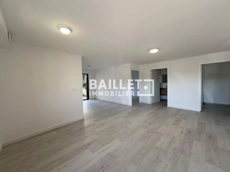 Bureau dans Mougins à louer - Photo de l’immeuble – Image 2 sur 14