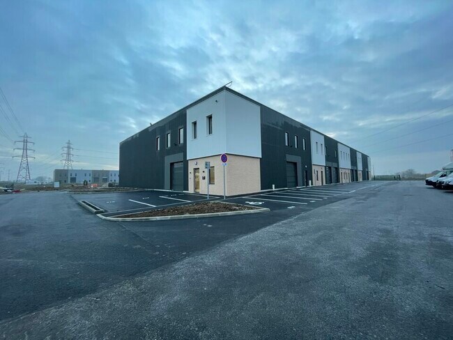 Plus de détails pour 5 Rue Marguerite Aumerle, Persan - Local d’activités à vendre