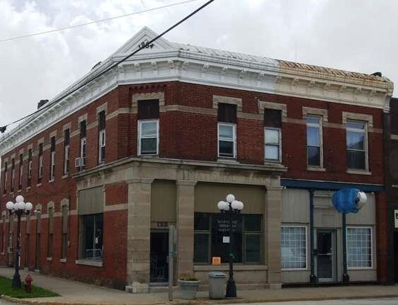 121-123 E Center St, Le Roy, IL à vendre - Photo principale – Image 1 sur 5