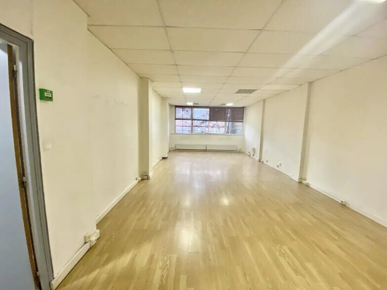 Bureau dans Courbevoie à louer - Photo de l’immeuble – Image 3 sur 7