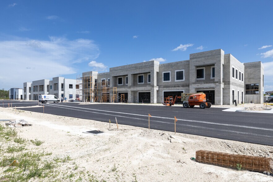 11850-11880 Cheeca Ct, Fort Myers, FL à louer - Photo principale – Image 1 sur 6